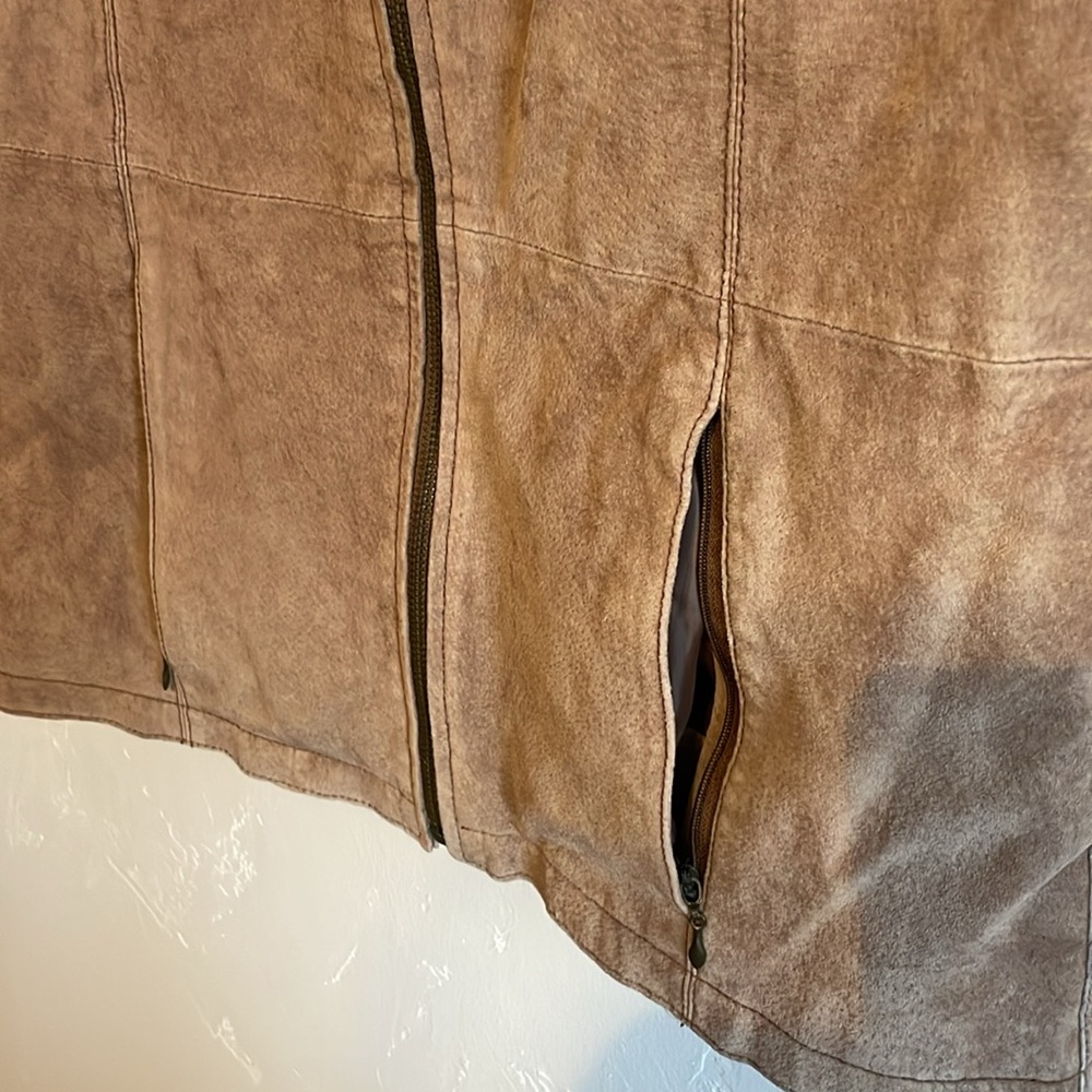 Light brown leather vest - Picture 5 of 6